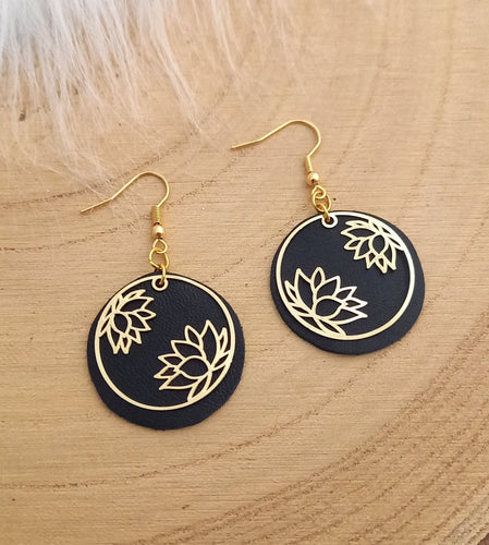 Boucles d'oreilles Fleur de Lotus Cuir Noir doré ❤ Fait main ❤