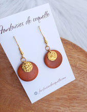 Charger l&#39;image dans la galerie, Boucles d&#39;oreilles   Perle bois  Marron Doré  Fait-main ❤