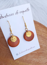 Charger l&#39;image dans la galerie, Boucles d&#39;oreilles   Perle bois  Marron Doré  Fait-main ❤