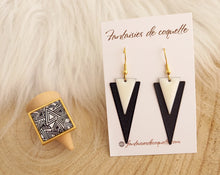 Charger l&#39;image dans la galerie, Boucles d&#39;oreilles géométrique   Triangle  noir blanc ❤ Fait main ❤