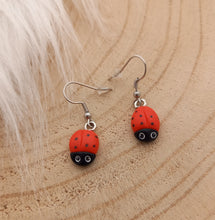 Charger l&#39;image dans la galerie, Boucles d&#39;oreilles Coccinelle  ❤ Fait main ❤ Pâte polymere