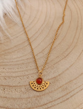 Charger l&#39;image dans la galerie, Collier   acier inoxydable doré Pendentif géometrique rouge  ❤ Fait main ❤ doré