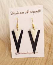 Charger l&#39;image dans la galerie, Boucles d&#39;oreilles géométrique   Triangle  noir blanc ❤ Fait main ❤