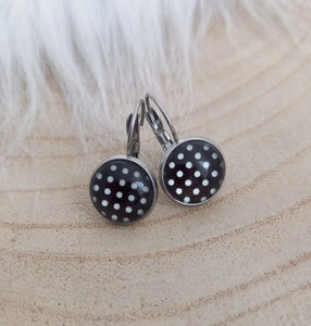 Boucles d'oreilles Dormeuses  illustrées   ❤ Petit pois  Noir Blanc ❤ Fait main ❤ 13mm