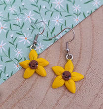 Charger l&#39;image dans la galerie, Boucles d&#39;oreilles  Fleurs de tournesol  ❤ Fait main ❤ Pâte polymere    jaune