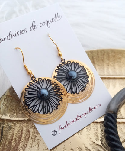 Boucles d'oreilles dorées Fleur céramique 🌟 Noir   🌟