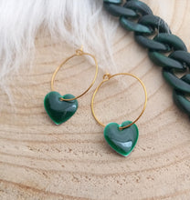 Charger l&#39;image dans la galerie, Boucles d&#39;oreilles    Créoles dorées Coeur vert  Fait-main coeurs