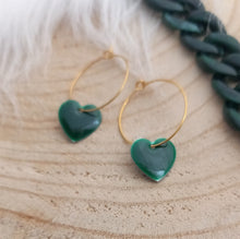 Charger l&#39;image dans la galerie, Boucles d&#39;oreilles    Créoles dorées Coeur vert  Fait-main coeurs