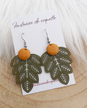 Charger l&#39;image dans la galerie, Boucles d&#39;oreilles  Feuilles  vert kaki Moutarde  ❤  Fait main  ❤