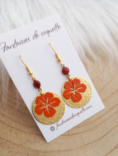 Charger l&#39;image dans la galerie, Boucles d&#39;oreilles  dorées Fleur Hibiscus Orange  ❤ Fait main ❤