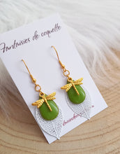 Charger l&#39;image dans la galerie, Boucles d&#39;oreilles  Libellule  Vert Blanc Doré ❤️ ❤ Fait main ❤