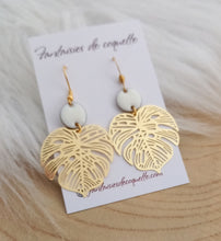 Charger l&#39;image dans la galerie, Boucles d&#39;oreilles Tropicales Monstera Blanc dorées ❤ Fait main ❤