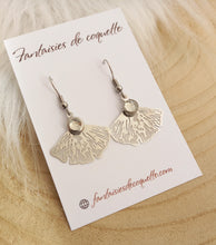 Charger l&#39;image dans la galerie, Boucles d&#39;oreilles  Pendantes  Ginkgo argentées ❤ Fait main ❤