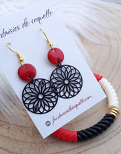 Charger l&#39;image dans la galerie, Boucles d&#39;oreilles  dorées rosaces  ❤ rouge noir