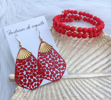 Charger l&#39;image dans la galerie, Bracelet Spirale    Rouge  Perles dorées  ❤ Fait main ❤