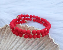 Charger l&#39;image dans la galerie, Bracelet Spirale    Rouge  Perles dorées  ❤ Fait main ❤