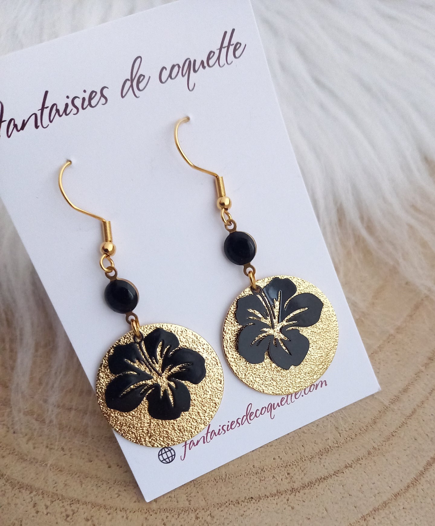 Boucles d'oreilles  dorées Fleur Hibiscus Noir  ❤ Fait main ❤