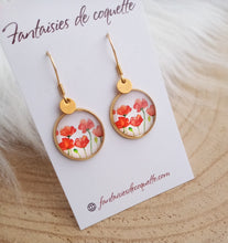 Charger l&#39;image dans la galerie, Boucles d&#39;oreilles illustrées  Coquelicots dorés ❤  Fait main ❤ fleur  rouge