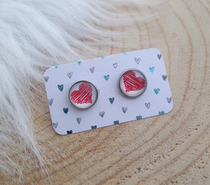 Boucles d'oreilles  clous illustrés  Coeurs  Blanc Rouge ❤ Fait main ❤ puces