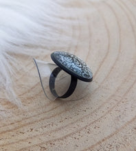 Charger l&#39;image dans la galerie, Bague Fantaisie illustrée Dentelle noir blanc  Taille Réglable