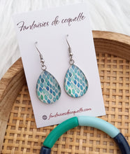 Charger l&#39;image dans la galerie, Boucles d&#39;oreilles   Gouttes argentées illustrées Petites feuilles Bleu Vert   ❤ Fait main ❤