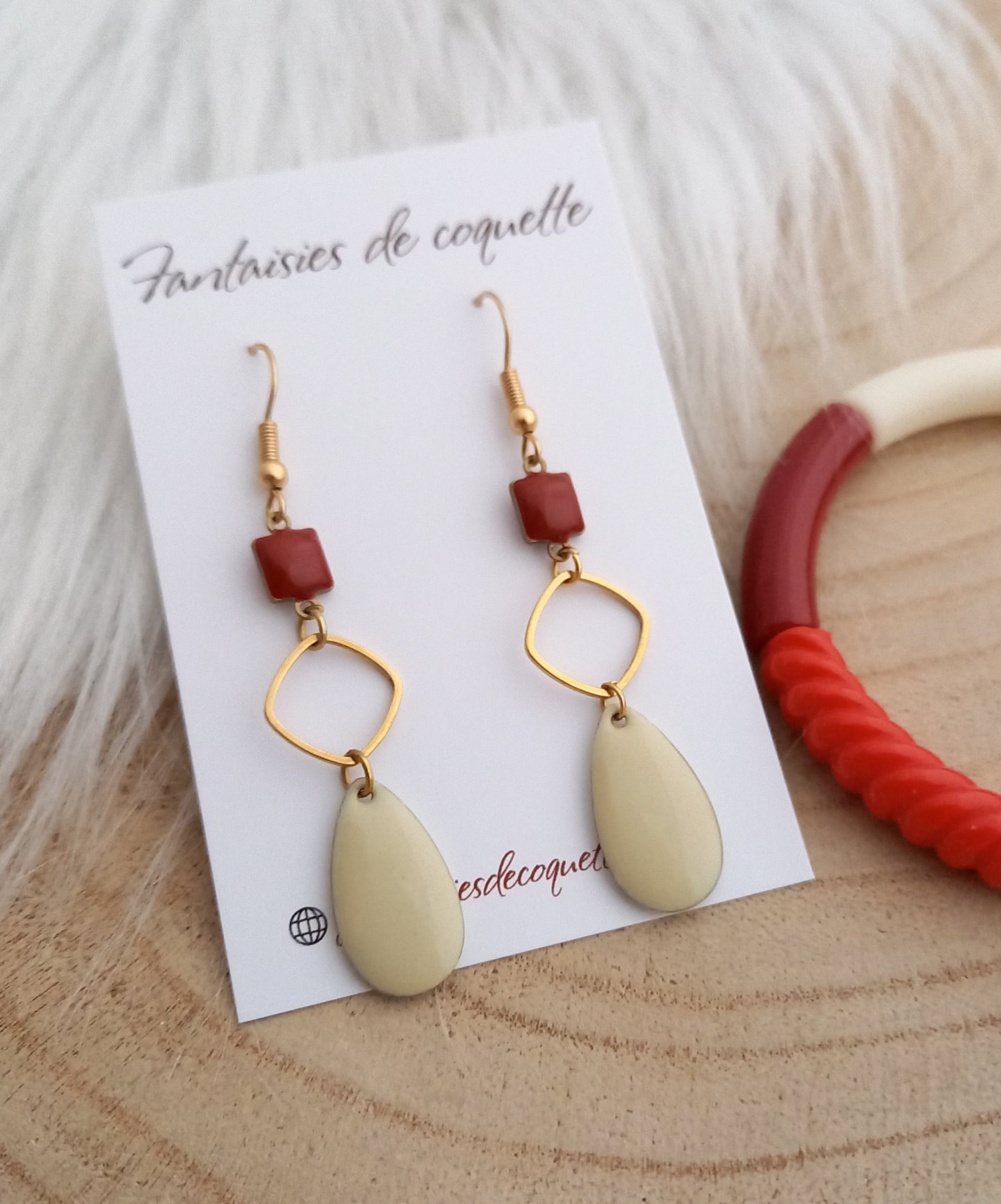 Boucles d'oreilles  dorées Bordeaux Ivoire  ❤ Fait main ❤ doré