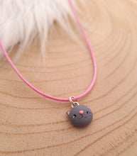 Charger l&#39;image dans la galerie, Collier  enfant  Petit chat 🐱  ❤  Fait main ❤ Pâte polymère