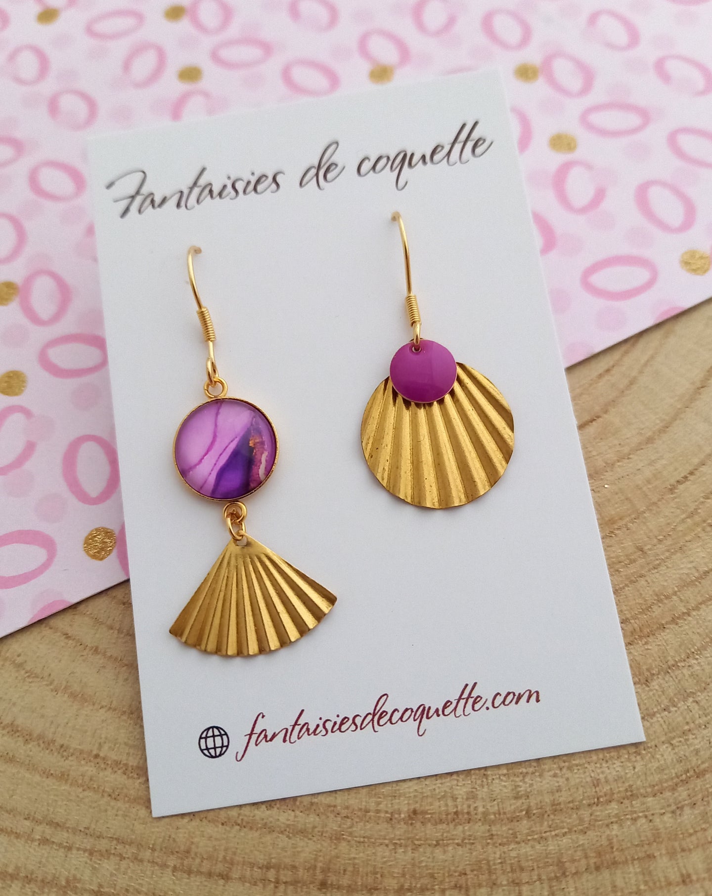 Boucles d'oreilles  asymétriques dorées Mauve Fait-main ❤ dépareillées