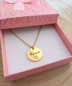 Collier   Pendentif  Mamie  Acier inoxydable  doré 💗