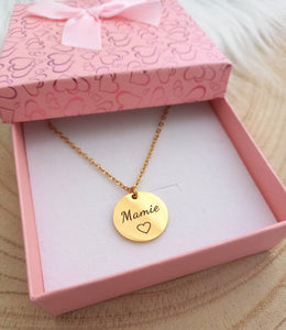 Collier   Pendentif  Mamie  Acier inoxydable  doré 💗