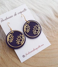 Charger l&#39;image dans la galerie, Boucles d&#39;oreilles Fleur de Lotus Cuir Violet doré ❤ Fait main ❤