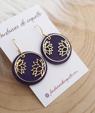 Charger l&#39;image dans la galerie, Boucles d&#39;oreilles Fleur de Lotus Cuir Violet doré ❤ Fait main ❤