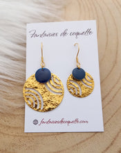 Charger l&#39;image dans la galerie, Boucles d&#39;oreilles  asymétriques dorées  Bleu marine  Fait-main ❤ dépareillées