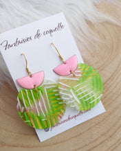 Charger l&#39;image dans la galerie, Boucles d&#39;oreilles  Résine Vert blanc rose doré