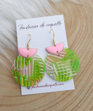 Charger l&#39;image dans la galerie, Boucles d&#39;oreilles  Résine Vert blanc rose doré