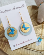 Charger l&#39;image dans la galerie, Boucles d&#39;oreilles  dorées Papillon Cuir Bleu  Fait-main ❤