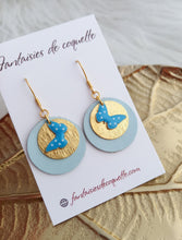 Charger l&#39;image dans la galerie, Boucles d&#39;oreilles  dorées Papillon Cuir Bleu  Fait-main ❤