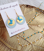 Charger l&#39;image dans la galerie, Boucles d&#39;oreilles  dorées Papillon Cuir Bleu  Fait-main ❤