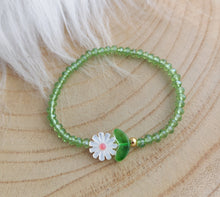 Charger l&#39;image dans la galerie, Bracelet  Perles de verre vert Petite Marguerite ❤  Fait-main ❤   Idée cadeau