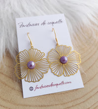 Charger l&#39;image dans la galerie, Boucles d&#39;oreilles  Fleur céramique  Mauve doré ❤ Fait main ❤