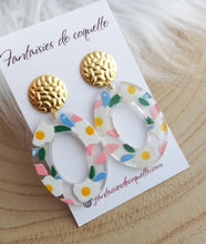 Charger l&#39;image dans la galerie, Boucles d&#39;oreilles  Clous Fleurs  ❤ Résine jaune blanc rose bleu / doré