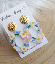 Charger l&#39;image dans la galerie, Boucles d&#39;oreilles  Clous Fleurs  ❤ Résine jaune blanc rose bleu / doré