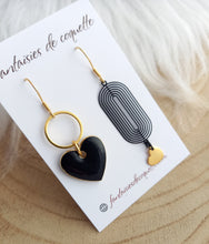 Charger l&#39;image dans la galerie, Boucles d&#39;oreilles asymétriques  Email noir Coeur doré  ❤ Fait main ❤ Création unique