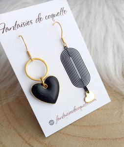 Boucles d'oreilles asymétriques  Email noir Coeur doré  ❤ Fait main ❤ Création unique