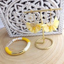 Charger l&#39;image dans la galerie, Bracelet  Tendance  perles tubes  Pop  Jaune blanc ❤ Fait main ❤