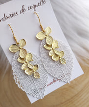 Charger l&#39;image dans la galerie, Boucles d&#39;oreilles  Feuilles  ❤ Fait main ❤  blanc doré