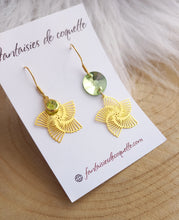 Charger l&#39;image dans la galerie, Boucles d&#39;oreilles  asymétriques dorées Vert   Fait-main ❤ dépareillées