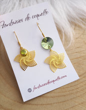 Charger l&#39;image dans la galerie, Boucles d&#39;oreilles  asymétriques dorées Vert   Fait-main ❤ dépareillées