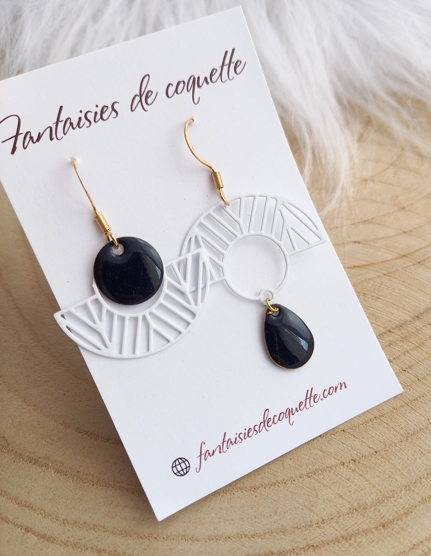 Boucles d'oreilles  dépareillées asymétriques  noir blanc ❤ Fait main ❤