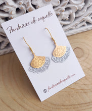 Charger l&#39;image dans la galerie, Boucles d&#39;oreilles  Ginkgo   ❤ Blanc doré